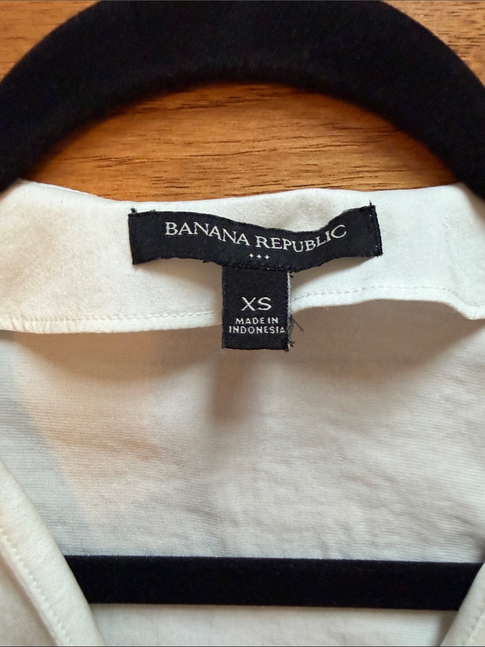 Banana Republic Factory Women’s White V-Neck Blouse - Picture 2 of 6